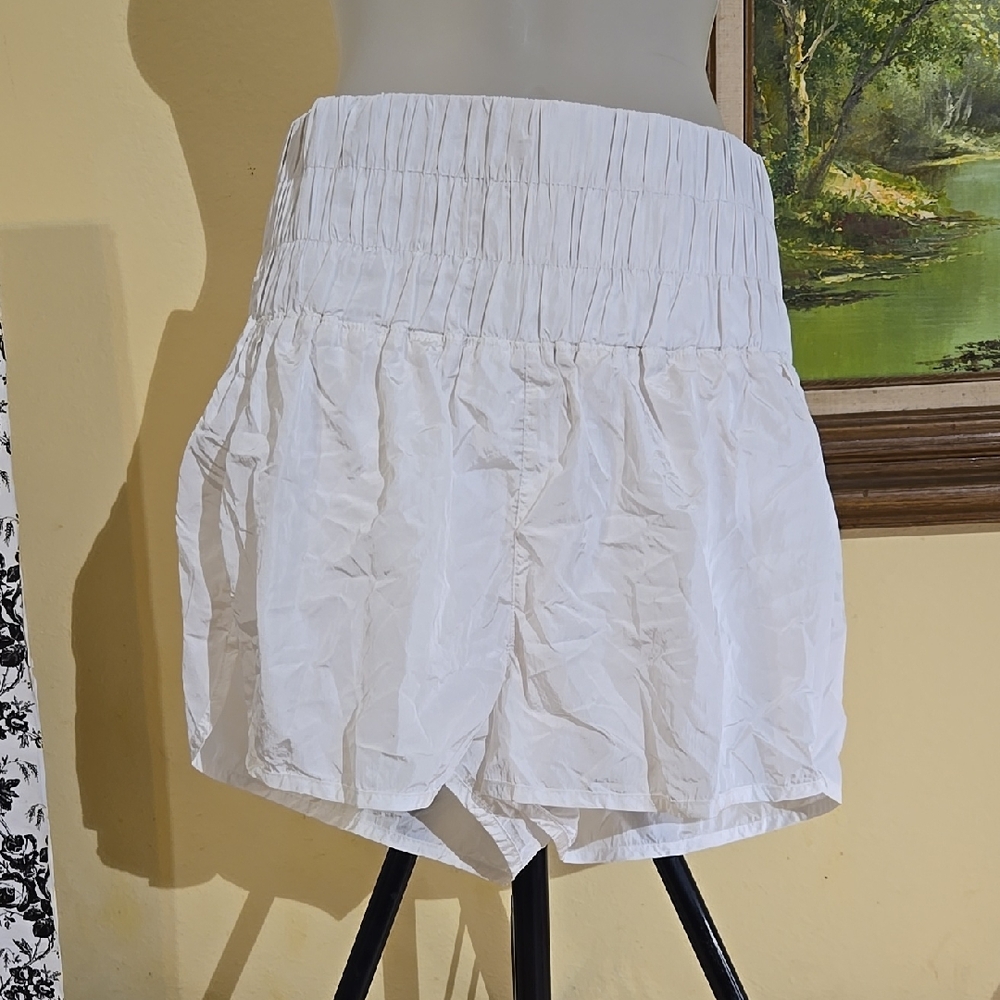 Women's White Elastic Waist Shorts A89